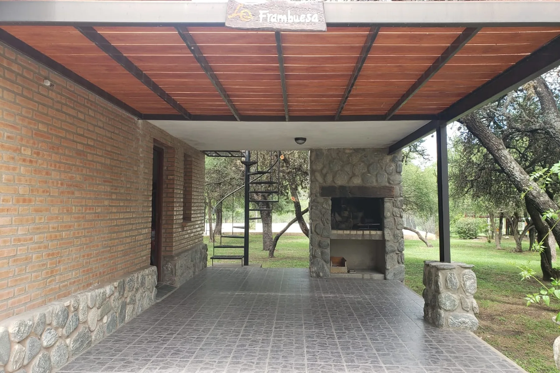 cabaña-frambuesa-cochera