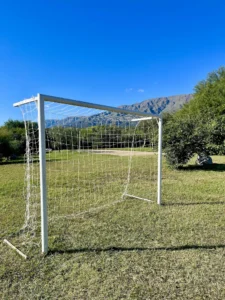 Complejo de cabañas con cancha de fútbol