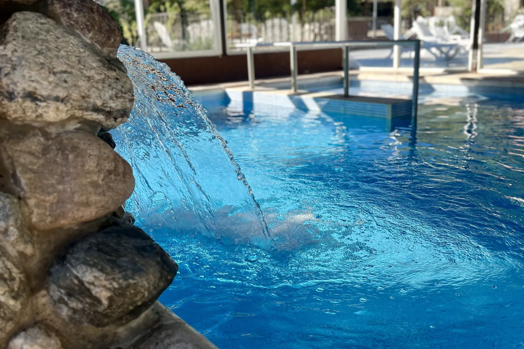 Cascada en piscina en Merlo, San Luis