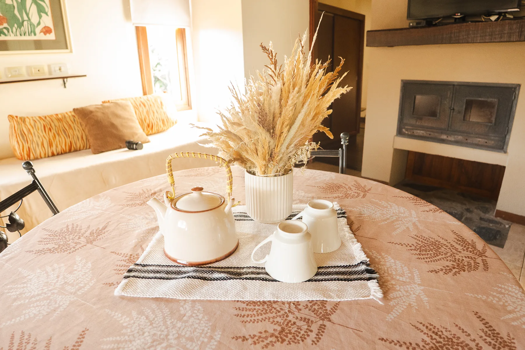 comedor-estar-cabaña-mora