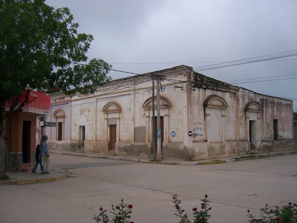 Esquina con una casona antigua en el Merlo viejo, San Luis