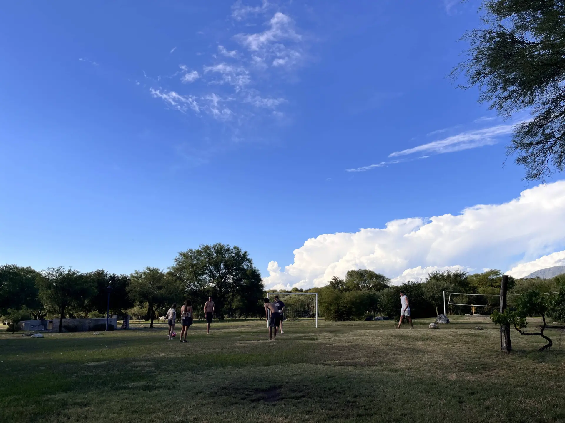 Cabañas familiares en Merlo con cancha de fútbol para chicos