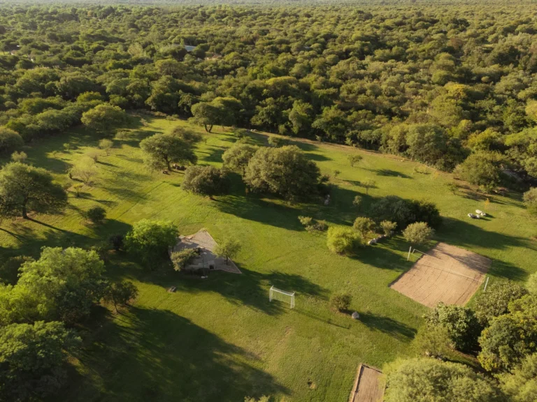 Vista aérea del parque y las canchas de La Quinta Resort en Merlo, San Luis